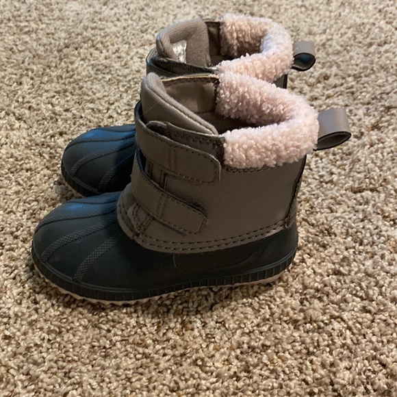 Toddler snow boots size 8 - Picture 2 of 4